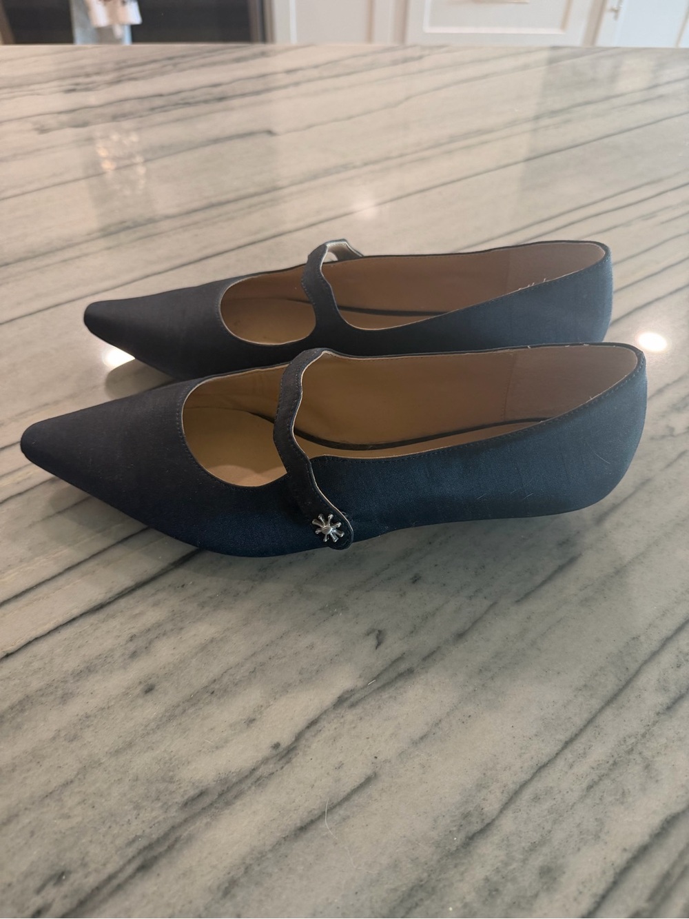 Elizabeth Damirich collaboration by Antonio Melani flats